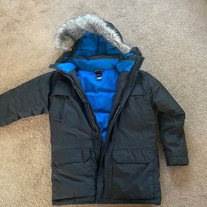 New worn twice black north face puffer in great condition! Hoodie is detachable